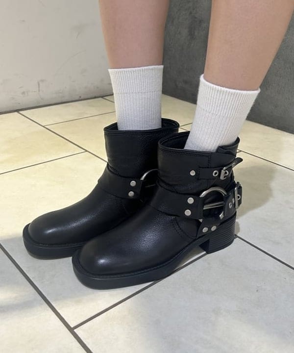 ハルカさんの「BEAMS WOMEN｜ボーダー レース編み ベスト」を使ったコーディネート