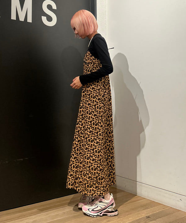 佐藤 亜美さんの「BEAMS WOMEN｜プリント キャミ ワンピース」を使ったコーディネート