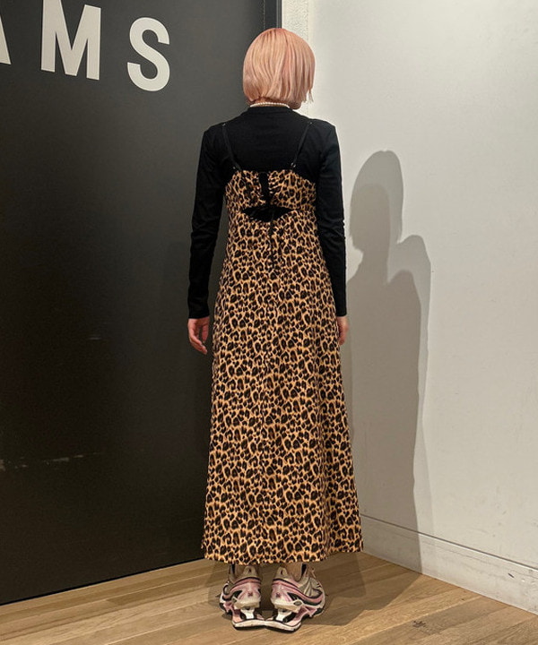 佐藤 亜美さんの「BEAMS WOMEN｜プリント キャミ ワンピース」を使ったコーディネート