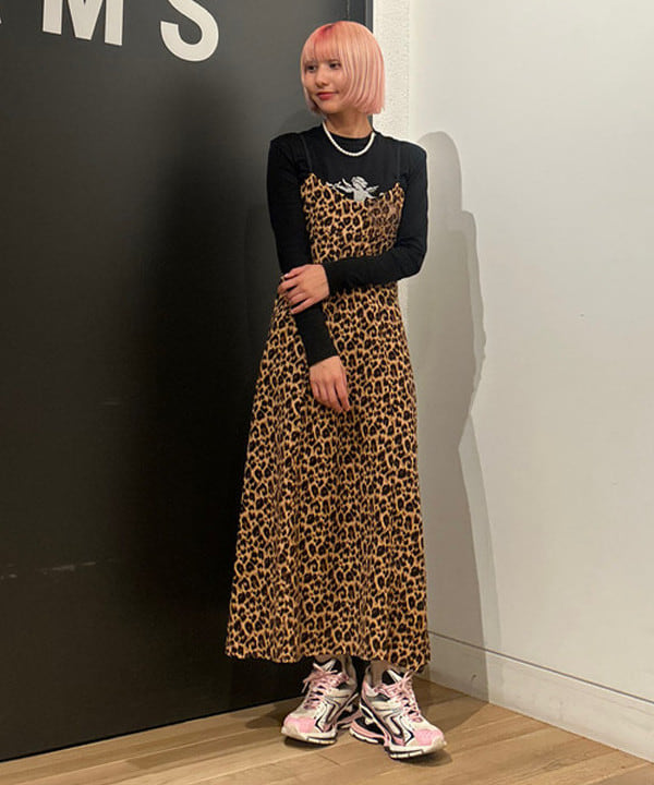 佐藤 亜美さんの「BEAMS WOMEN｜プリント キャミ ワンピース」を使ったコーディネート