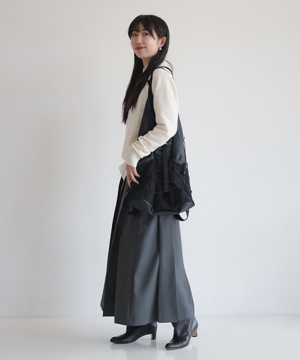 中丸　栞さんの「BEAMS WOMEN｜【別注】SLOANE / 12ゲージ カシミヤ クルーネック ニット」を使ったコーディネート