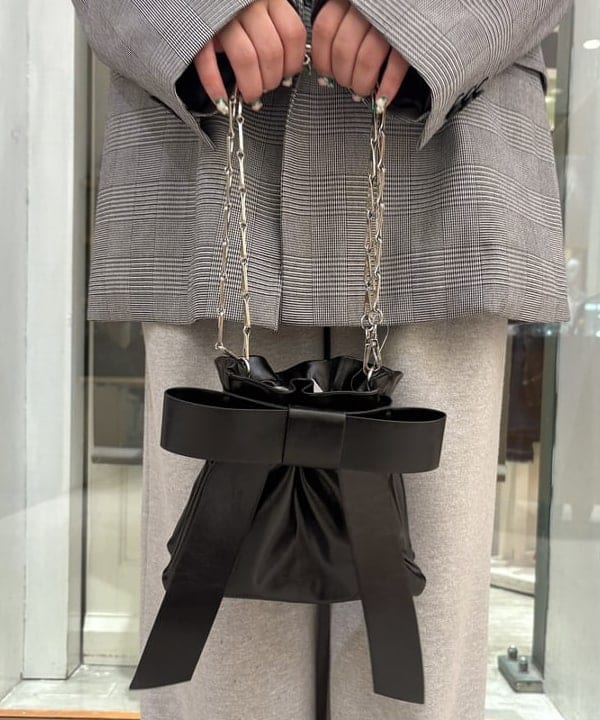 大石彩可さんの「BEAMS WOMEN｜リボン チェーン バッグ」を使ったコーディネート