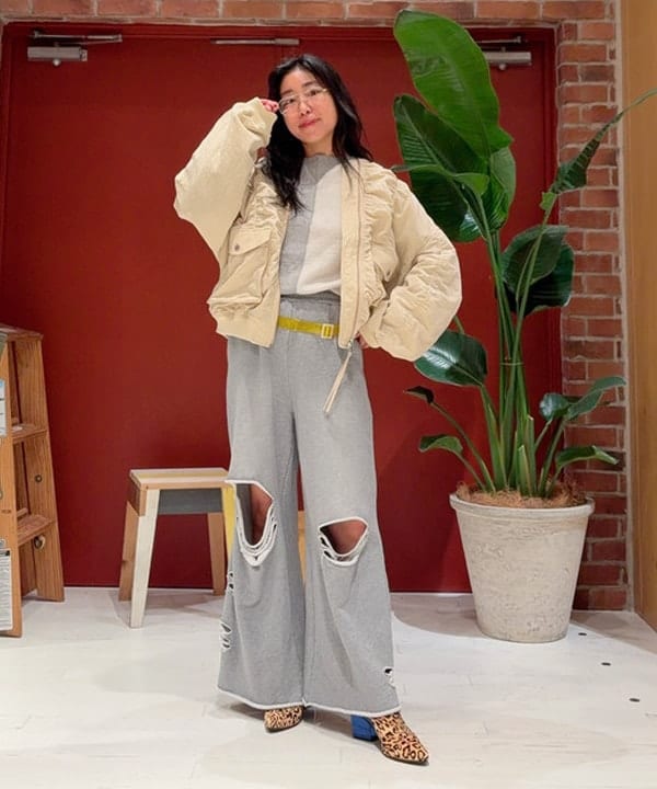 “ゆるい”だけじゃ、物足りない。足元の「緊張感」で魅せる、大人のスウェット術