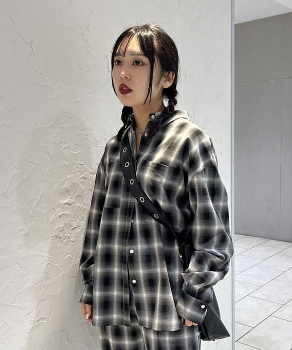 星野 真依さんの「BEAMS WOMEN｜オンブレチェック ワイド パンツ」を使ったコーディネート