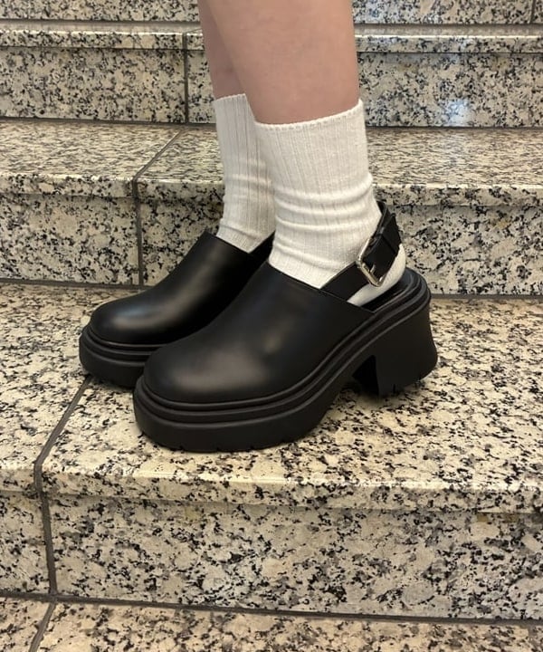 amiriさんの「BEAMS WOMEN｜【別注】FRED PERRY / Fluffy Crewneck Knit Cardigan」を使ったコーディネート