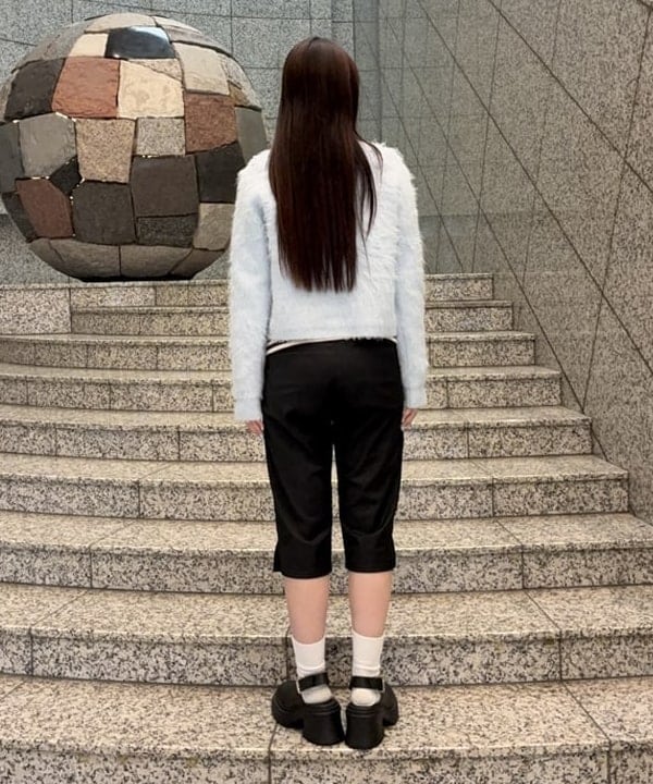 amiriさんの「BEAMS WOMEN｜【別注】FRED PERRY / Fluffy Crewneck Knit Cardigan」を使ったコーディネート