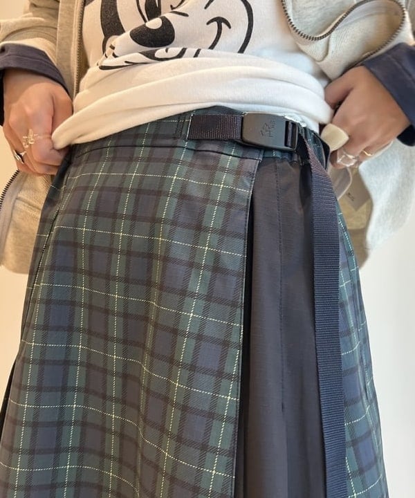 清水 彩乃さんの「BEAMS WOMEN｜【別注】Gramicci / プリーツ スカート」を使ったコーディネート