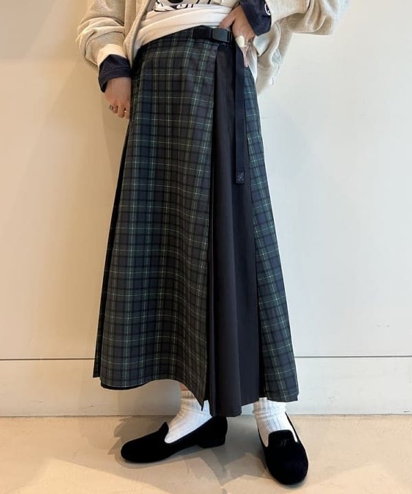 清水 彩乃さんの「BEAMS WOMEN｜【別注】Gramicci / プリーツ スカート」を使ったコーディネート