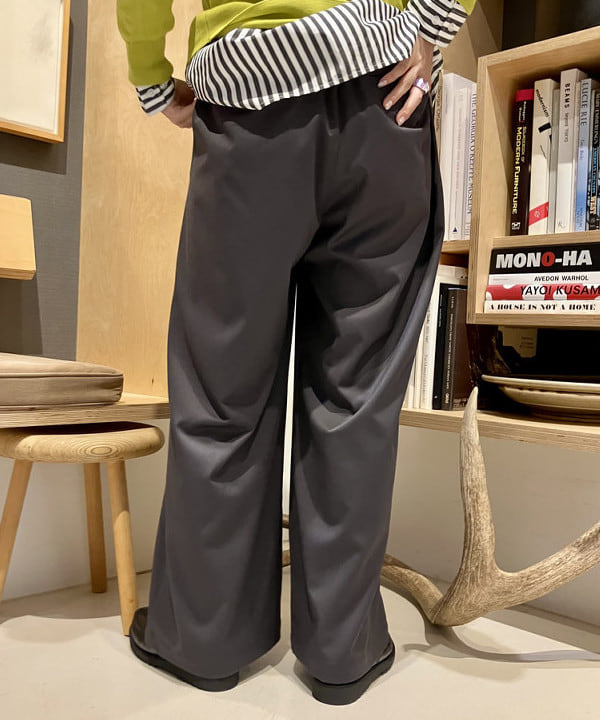 小原 もこさんの「BEAMS WOMEN｜コットン ナイロン ヘム アジャスト コート」を使ったコーディネート