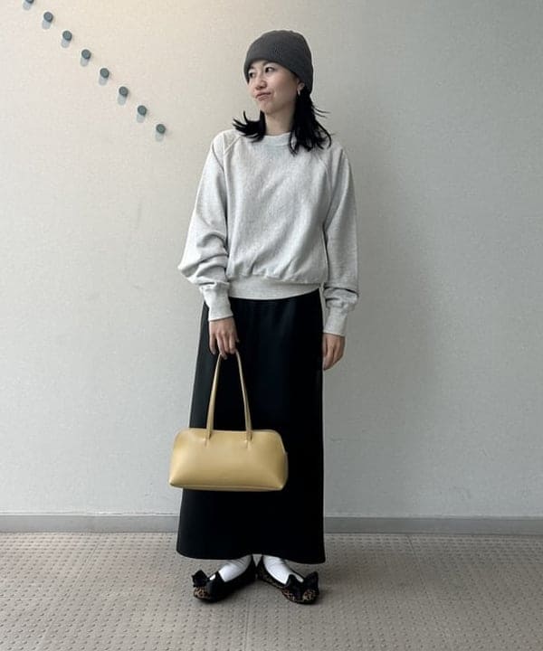 スウェット＝カジュアルは卒業。小物使いで魅せる「大人フェミニン」の新ルール