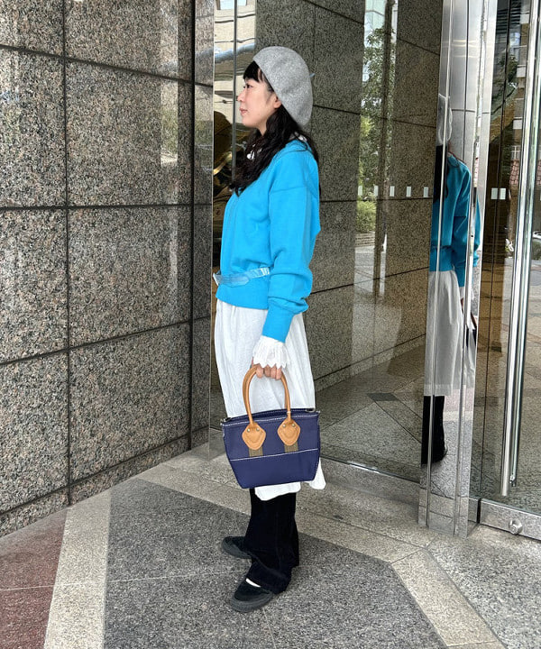 ばるたんさんの「BEAMS WOMEN｜フリーダムスリーブ Vネック スウェット」を使ったコーディネート