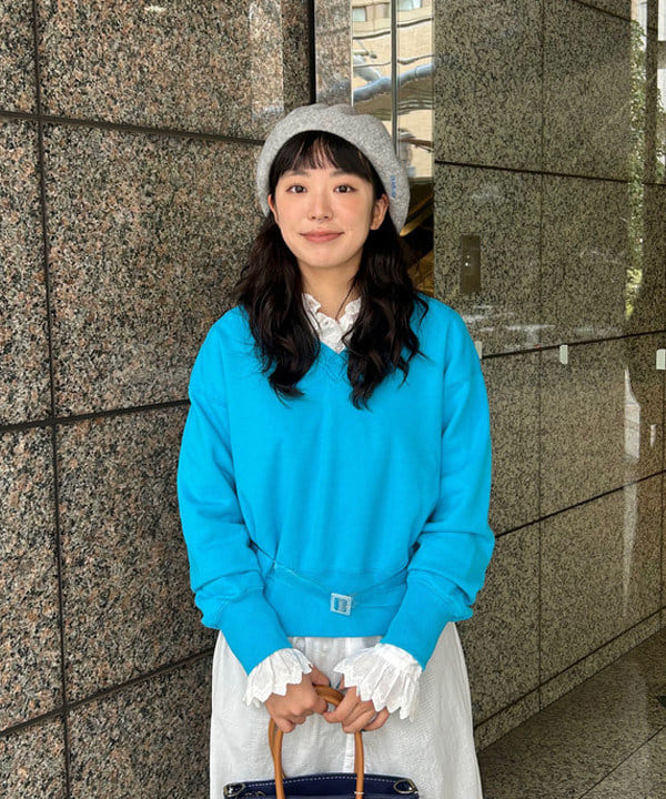 ばるたんさんの「BEAMS WOMEN｜フリーダムスリーブ Vネック スウェット」を使ったコーディネート