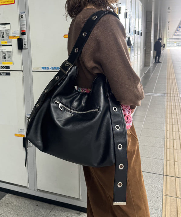 リズさんの「BEAMS WOMEN｜フロッキー ジップ スリット スカート」を使ったコーディネート