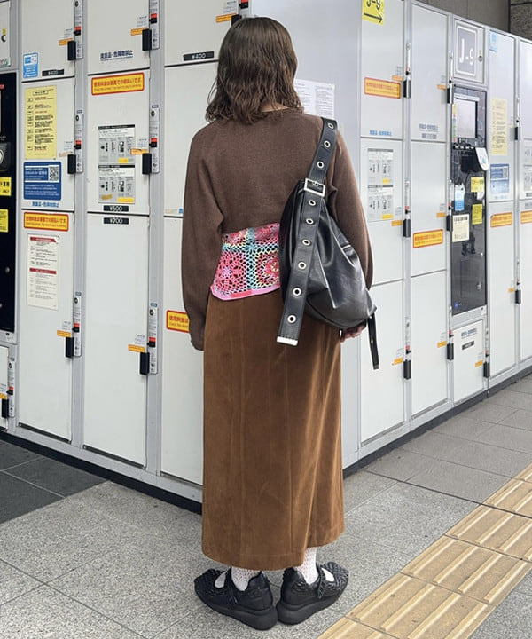 リズさんの「BEAMS WOMEN｜フロッキー ジップ スリット スカート」を使ったコーディネート