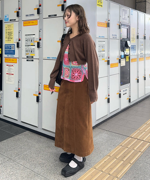 リズさんの「BEAMS WOMEN｜フロッキー ジップ スリット スカート」を使ったコーディネート
