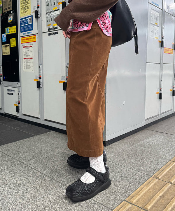 リズさんの「BEAMS WOMEN｜フロッキー ジップ スリット スカート」を使ったコーディネート