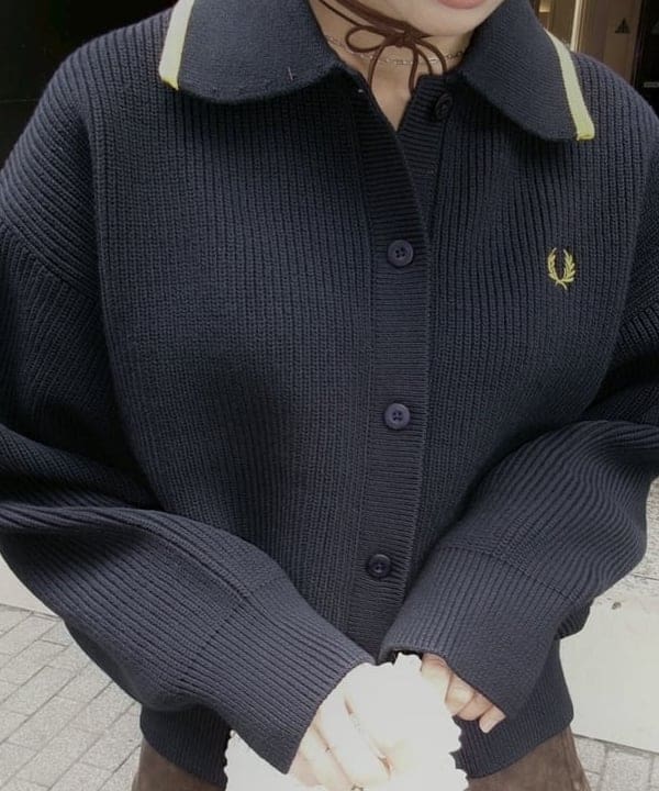 イトウミサキさんの「BEAMS WOMEN｜【別注】FRED PERRY / Tipped Collar Cardigan」を使ったコーディネート