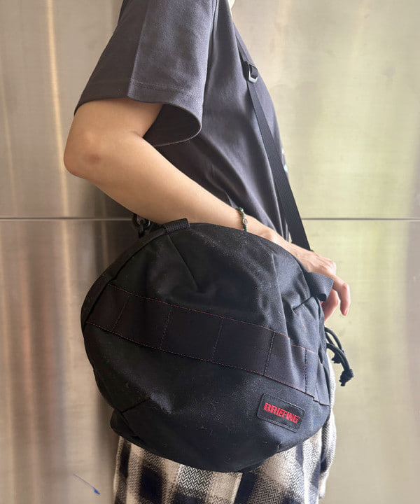 みりさんの「BRIEFING &times; BEAMS BOY / 別注 ヘルメット バッグ」を使ったコーディネート