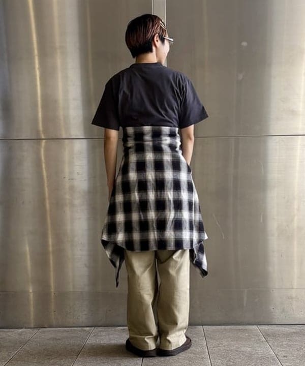 みりさんの「BRIEFING &times; BEAMS BOY / 別注 ヘルメット バッグ」を使ったコーディネート