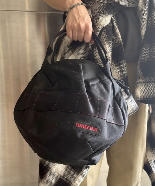 みりさんの「BRIEFING &times; BEAMS BOY / 別注 ヘルメット バッグ」を使ったコーディネート