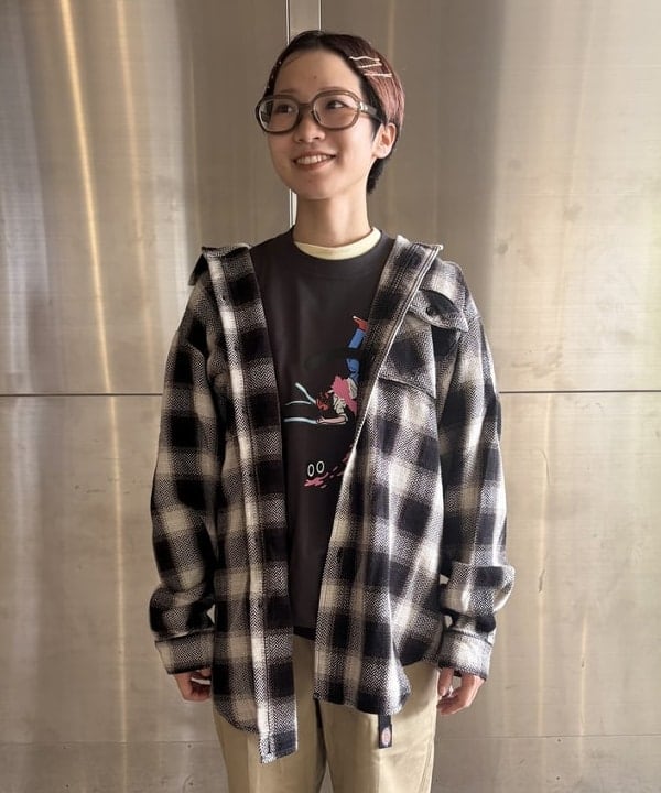 みりさんの「BRIEFING &times; BEAMS BOY / 別注 ヘルメット バッグ」を使ったコーディネート