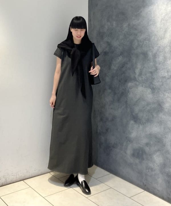 OSUMIさんの「BEAMS WOMEN｜【別注】SLOANE / 裏毛 クルーネック ワンピース」を使ったコーディネート