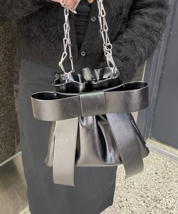 chikaさんの「BEAMS WOMEN｜リボン チェーン バッグ」を使ったコーディネート