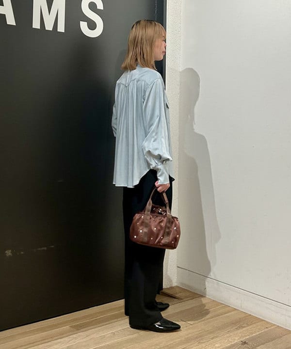 早川 萌子さんの「BEAMS WOMEN｜サテン ウエスタン シャツ」を使ったコーディネート