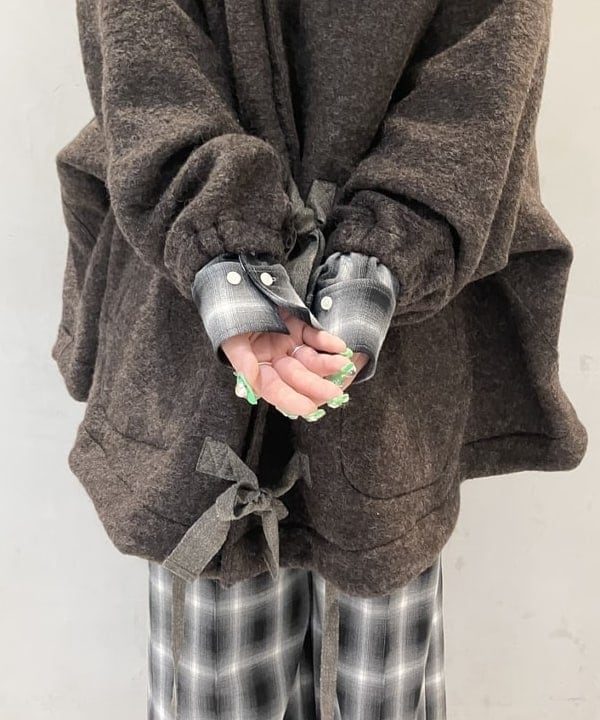 須賀さんの「BEAMS WOMEN｜オンブレチェック ビッグ シャツ」を使ったコーディネート