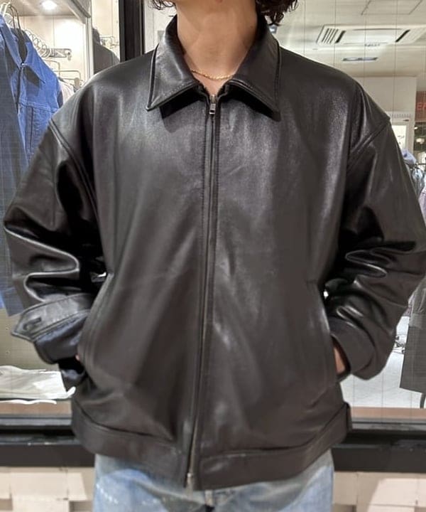 Kellyさんの「BEAMS WOMEN｜ワイドフィット レザー ジップブルゾン」を使ったコーディネート