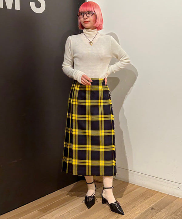 佐藤 亜美さんの「BEAMS WOMEN｜リブ タートルネックニット」を使ったコーディネート