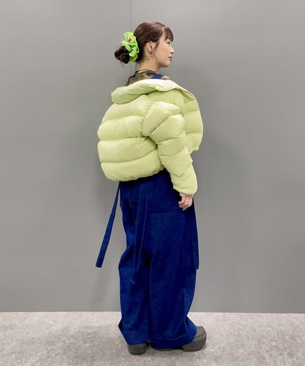 カタヤマ アヤさんの「BEAMS WOMEN｜【別注】Marmot / ショート ダウンジャケット」を使ったコーディネート