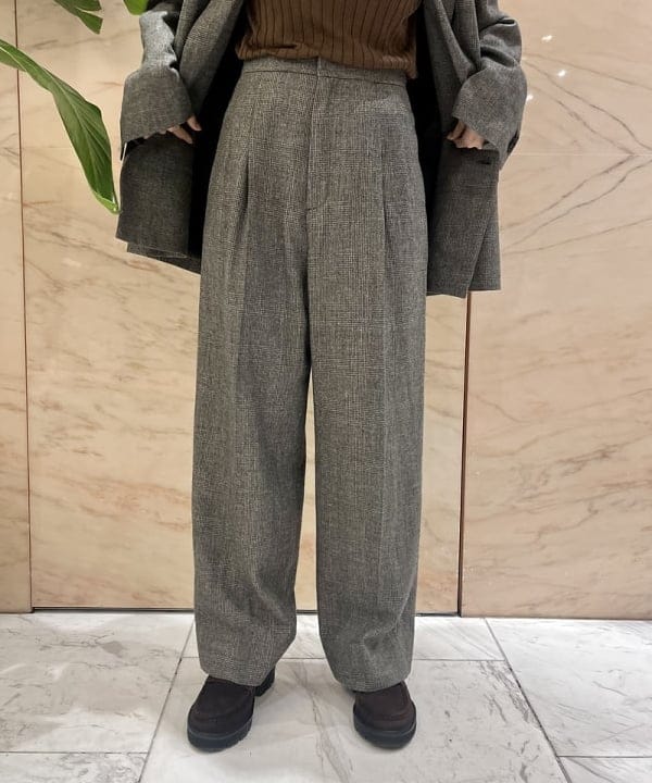 茂野 真楓さんの「BEAMS WOMEN｜ATON / ウール リネン チェック 6ボタンジャケット」を使ったコーディネート