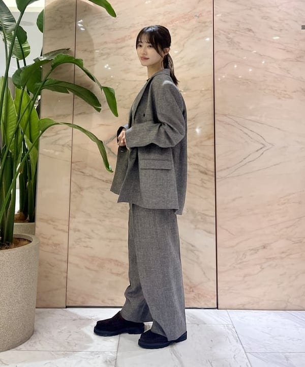 茂野 真楓さんの「BEAMS WOMEN｜ATON / ウール リネン チェック 6ボタンジャケット」を使ったコーディネート