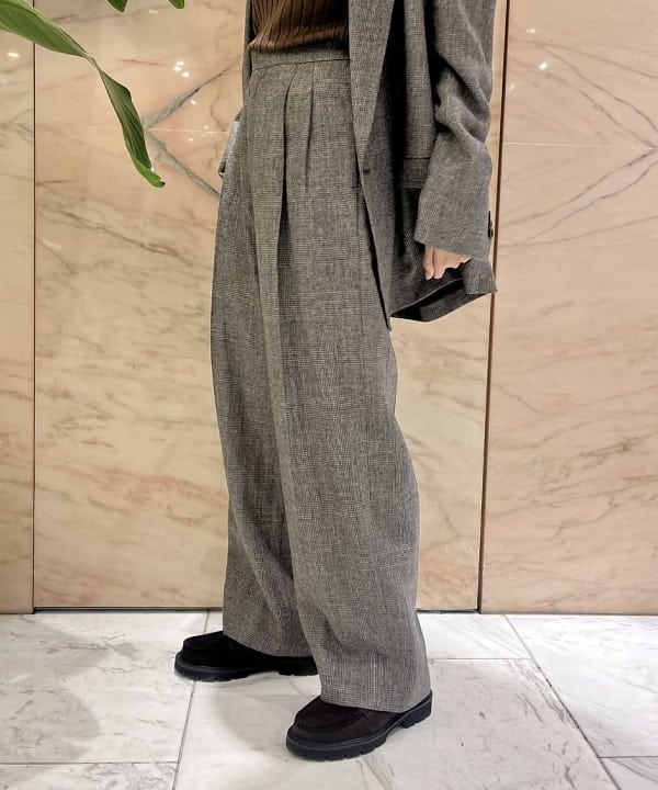 茂野 真楓さんの「BEAMS WOMEN｜ATON / ウール リネン チェック 6ボタンジャケット」を使ったコーディネート