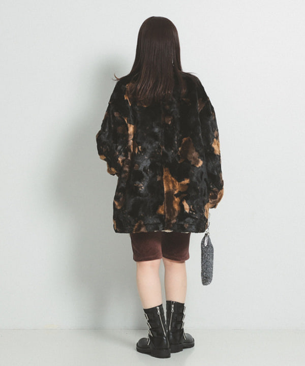 カタヤマ アヤさんの「BEAMS WOMEN｜RBS / フェイクファー ステンカラー コート」を使ったコーディネート