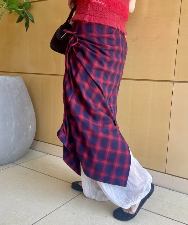 ハルキ　モモナさんの「BEAMS WOMEN｜ボーダー レース編み ベスト」を使ったコーディネート