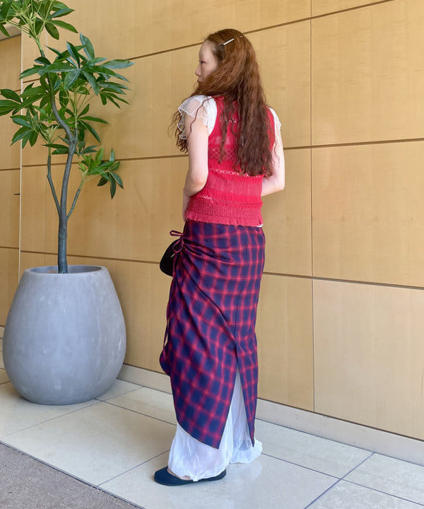 ハルキ　モモナさんの「BEAMS WOMEN｜ボーダー レース編み ベスト」を使ったコーディネート