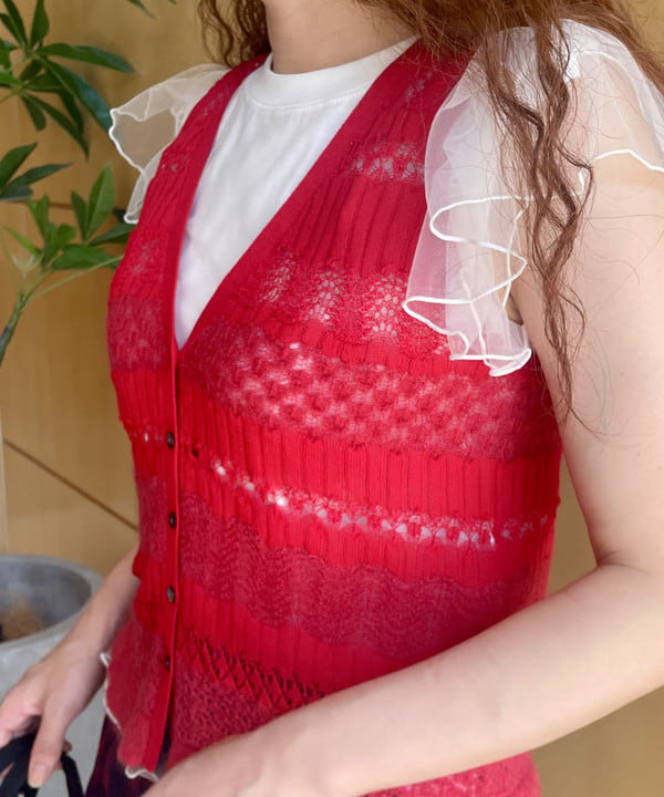 ハルキ　モモナさんの「BEAMS WOMEN｜ボーダー レース編み ベスト」を使ったコーディネート