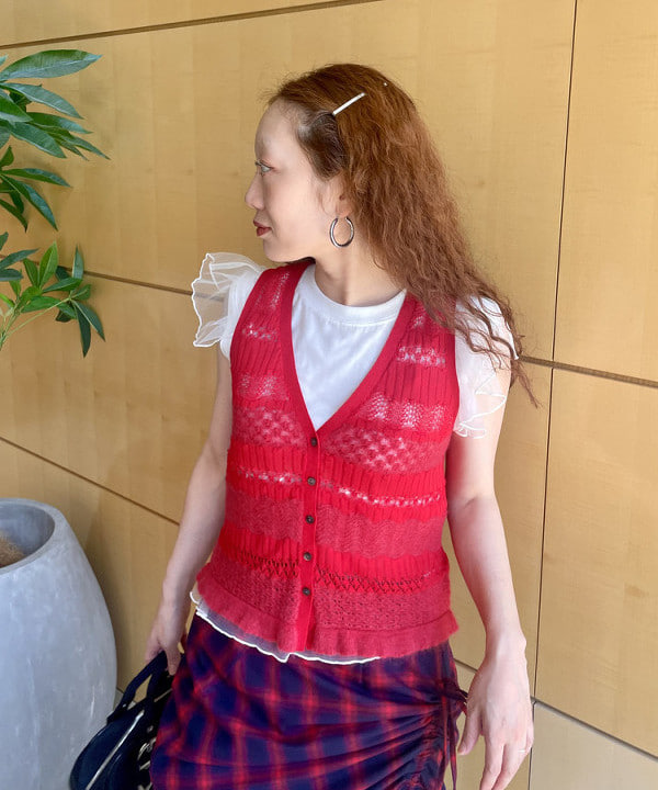 ハルキ　モモナさんの「BEAMS WOMEN｜ボーダー レース編み ベスト」を使ったコーディネート