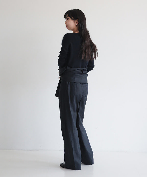 中丸　栞さんの「BEAMS WOMEN｜スキッパー ギャバ ジャンプスーツ」を使ったコーディネート