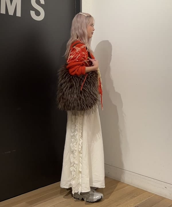 ando naoさんの「BEAMS WOMEN｜ロング ファー バッグ」を使ったコーディネート