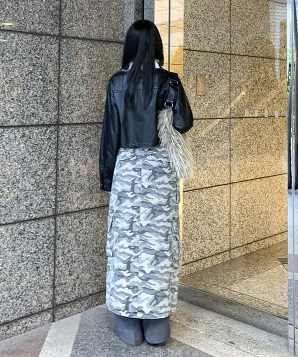 加歩さんの「BEAMS WOMEN｜フェイクレザー クロップド シャツ」を使ったコーディネート