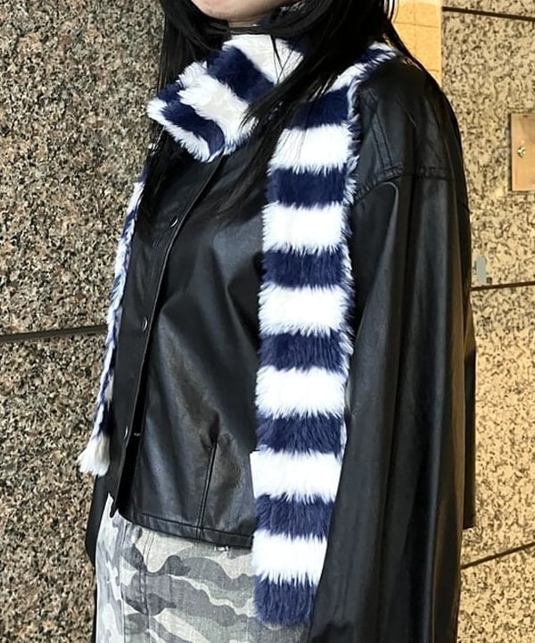 加歩さんの「BEAMS WOMEN｜フェイクレザー クロップド シャツ」を使ったコーディネート