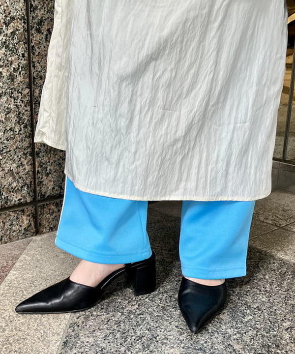 森本 理絵さんの「BEAMS WOMEN｜ビーズ 刺繍 キャミ ワンピース」を使ったコーディネート