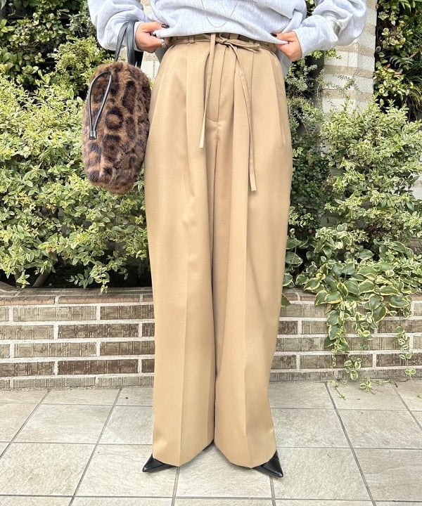 大槻 まひろさんの「BEAMS WOMEN｜【別注】CONTROL FREAK / ★ファー バッグ」を使ったコーディネート