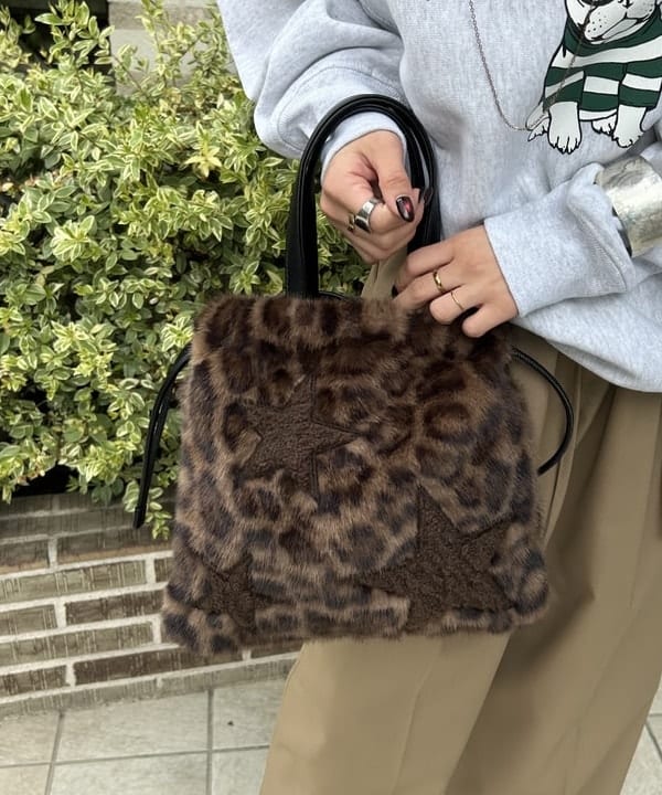 大槻 まひろさんの「BEAMS WOMEN｜【別注】CONTROL FREAK / ★ファー バッグ」を使ったコーディネート