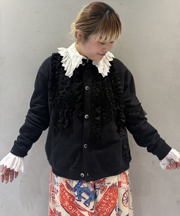 大石彩可さんの「BEAMS WOMEN｜【別注】TORI-TO / タテフリル カーディガン」を使ったコーディネート