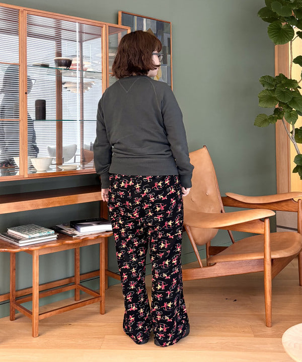 かわい みづきさんの「BEAMS WOMEN｜ブロード リブ クルーネック スウェット」を使ったコーディネート