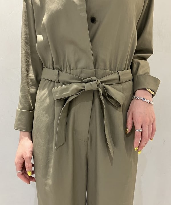 中平 あみさんの「BEAMS WOMEN｜スキッパー ギャバ ジャンプスーツ」を使ったコーディネート